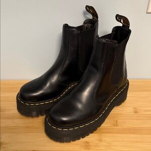 Dr. Martens Size 5 2976 1.5 " Platform Chelsea Black Smooth Leather Boots 1.5"